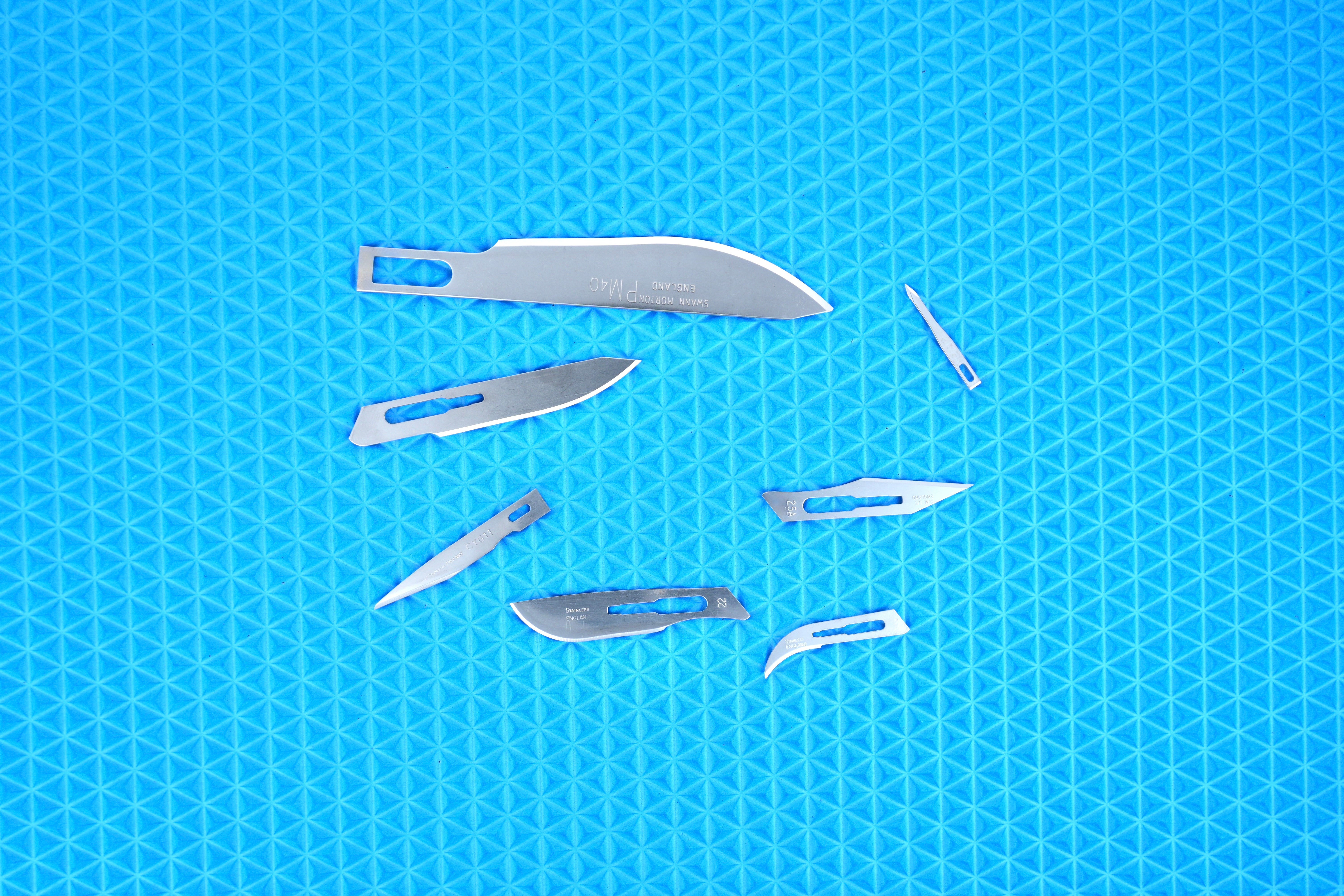 SCALPEL BLADES – Stanger Professional
